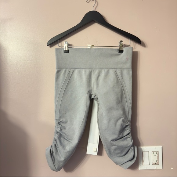 Lululemon Awakening Crop *Taryn Toomey Collection 17" Gray Women Size 8 - Picture 3 of 14